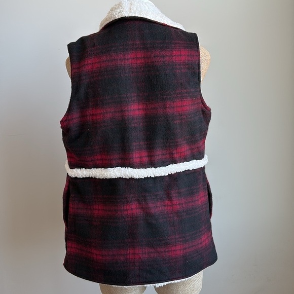 Maurices Plaid Sherpa Trim Vest Small NEW! - Picture 5 of 7